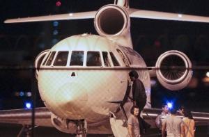 Франция извинилась перед Боливией за задержку самолета