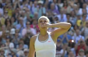 Грудь теннисистки разгневала католиков