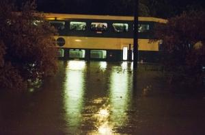 В Торонто из затопленного поезда эвакуировали сотни человек