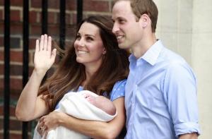 Принц Уильям и Кейт Миддлтон показали своего новорожденного сына (ФОТО)