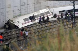 Крушение поезда в Испании унесло жизни 35 человек (ФОТО)