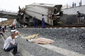 В результате крушения поезда в Испании погибли 77 человек