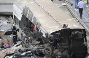 В Испании взяли под стражу машиниста потерпевшего крушение поезда