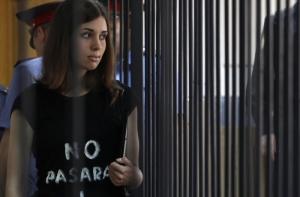 Суд отказался досрочно освободить участницу Pussy Riot