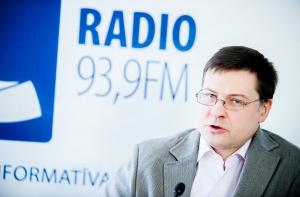 Домбровскис участвует в конференции о молодежной безработице