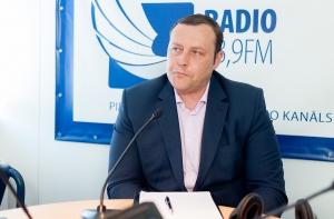Главы МВД и МИД резко осудили сожжение флага ЕС в центре Риги