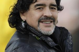 Марадона нокаутировал папарацци ударом в пах