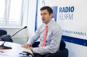 Министр: в Латвии слишком много вузов