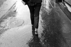 Ригу парализовал ливень: затоплены улицы и магазины