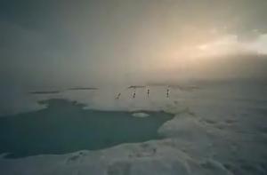 На Северном полюсе появилось озеро