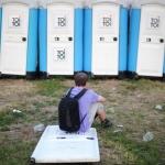 Пьяная жительница Литвы родила в уличном туалете