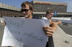 Сноуден попросил убежища у 20 стран