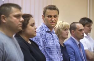 Суд признал Навального виновным: ему грозит 6 лет тюрьмы