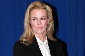 Ким Бэйсинджер поблагодарила Путина за защиту китов