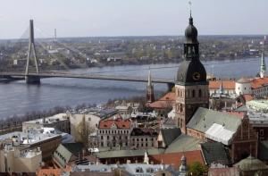 Журнал: дискриминация русских сделала из Риги город-призрак