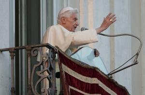 Бенедикт XVI отрекся от престола по совету свыше