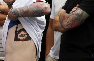 Британца арестовали за татуировку со взрывающейся мечетью