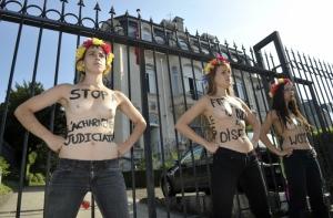 FEMEN закрывает свой украинский офис после обыска и «минирования»