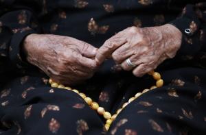 Перебирать четки полезно для здоровья