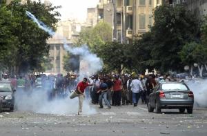 В Каире с применением газа разогнали сторонников и противников Мурси