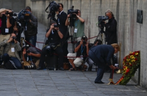 Меркель осудили за посещение концлагеря