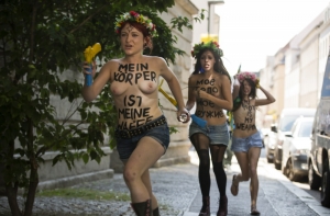 Основатели FEMEN бежали из Украины