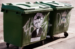 Суд разрешил мусорщику работать пьяным