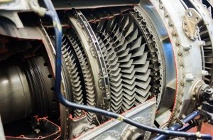 Четыре тела найдены после падения самолета на жилые дома в США