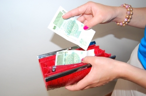 Госказна будет принимать латы до 28 декабря