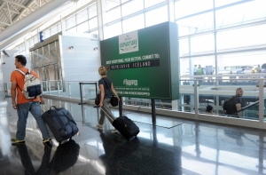 В аэропорту Нью-Йорка двое таможенников пострадали от фосфорной кислоты