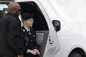 Мэннинг сам оплатит увеличение груди