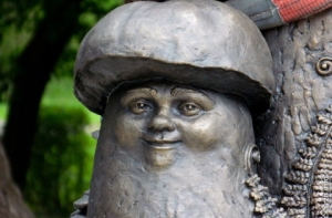 В Рязани появился памятник грибам с глазами