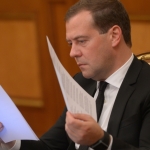 Медведев: Россия недовольна участием Латвии в НАТО