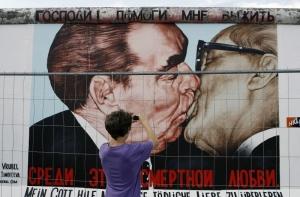 Внук Брежнева: я бы стер с лица земли прославляющие фашизм страны