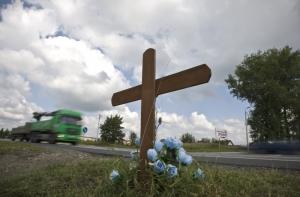 Автоэксперт: кресты в местах аварий на шоссе - лучшее предупреждение (АУДИО)