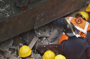 Пятиэтажный жилой дом рухнул в Мумбаи (дополнено)