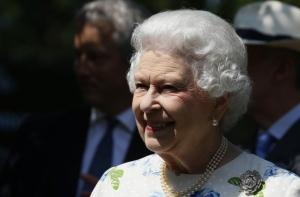 Елизавета II разрешила сыграть в футбол в Букингемском дворце