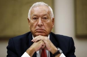 Глава МИД Испании потребовал у Домбровскиса объяснений за его высказывания о Каталонии