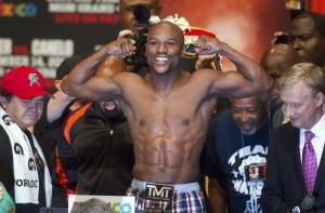 Лучшего боксера мира лишили чемпионства
