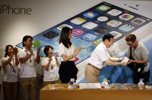 Новые iPhone поступил в продажу в 11 странах