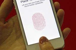 Немецкие хакеры взломали сканер отпечатков пальцев iPhone 5S