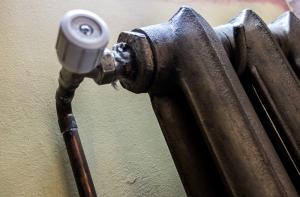 Отопительный сезон начнется для латвийцев с урезания расходов