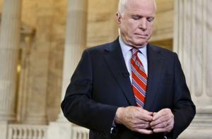 Сенатор Маккейн играл в покер во время слушаний по Сирии