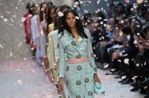 Неделя моды в Лондоне: дефиле Burberry и гости (ФОТО)