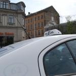 Под Елгавой и Озолниеки неизвестный заманивает детей в машину