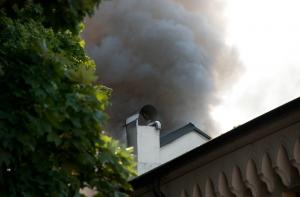 Рижан напугал cтолб черного дыма