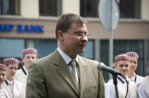 Премьер стесняется зарплат латвийских министров