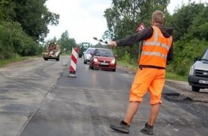 Упавшая опора для дорожных указателей убила рабочего (дополнено)