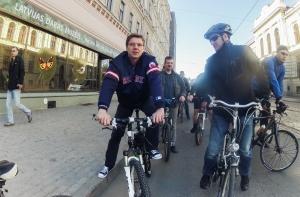 Ушаков опробует электровелосипед в любую погоду