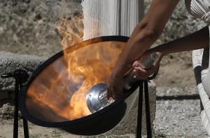 В Греции зажгли Олимпийский огонь